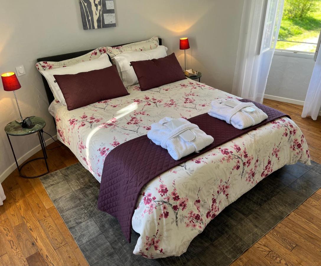 Bed and Breakfast Ancien Haras De La Tour Lamothe-Landerron Экстерьер фото